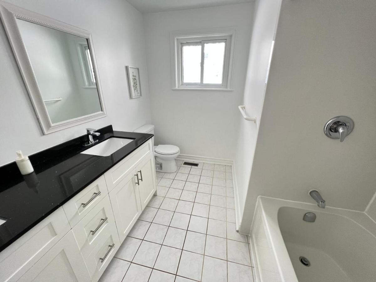 Letitia Heights !C Quiet And Modern Private Bedroom With Shared Bathroom Barrie Kültér fotó